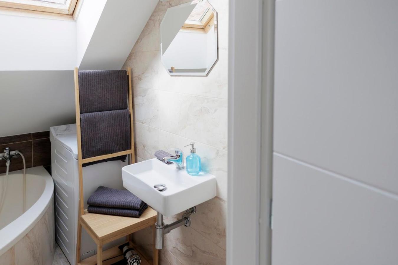 Vip In Old Town With Free Parking Appartamento Bratislava